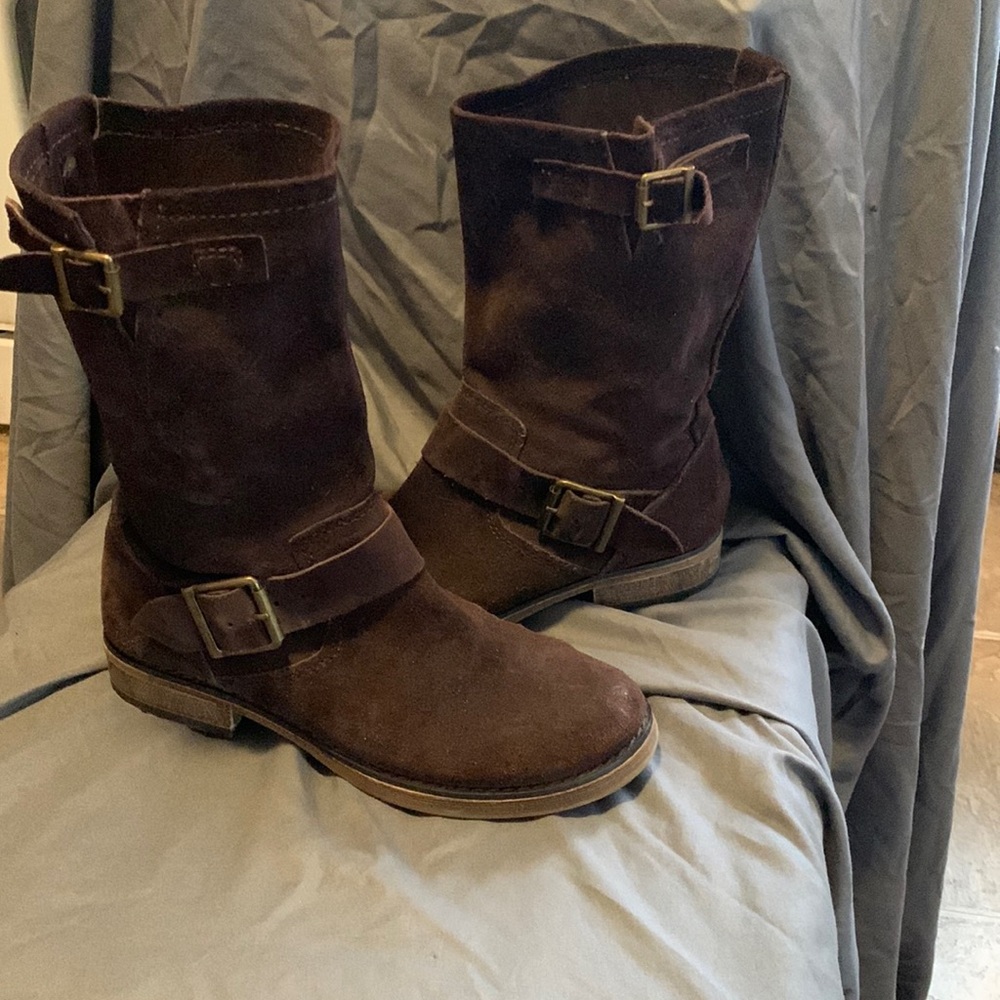 Brown, suede American Eagle boots